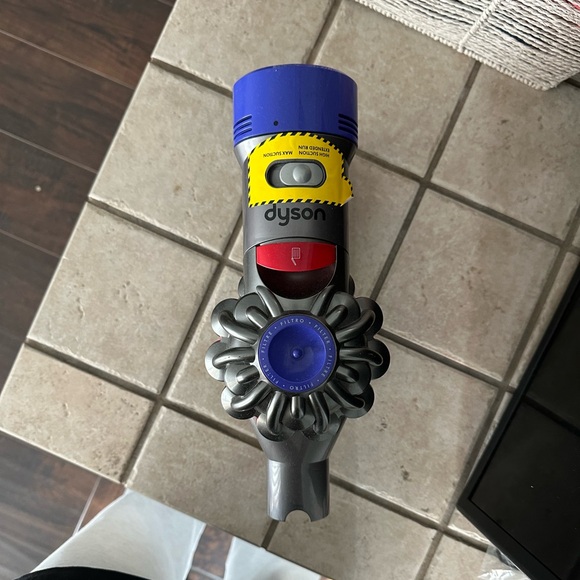 V8 Dyson Vacuum - Picture 1 of 5